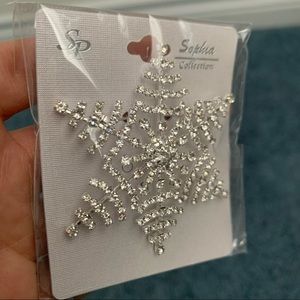 Beautiful Rhinestone Christmas Winter Brooch, Brand New (#2)